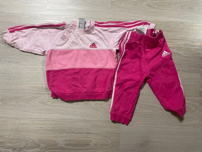Tyttöjen Adidas college-puku koossa 74cm