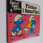 Peyo : Flickan i Smurfbyn - pikkukuva 1
