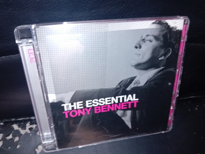 2CD The Essential Tony Bennett ( SIS POSTIKULU )