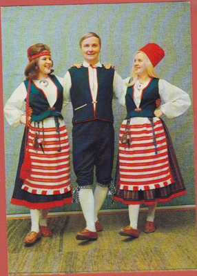 Eteläkarjalaisia kansallispukuja