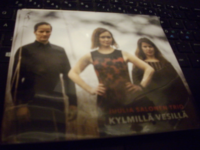 CD : Juulia Salonen Trio : Kylmillä vesillä ( 2018 ) UUSI!
