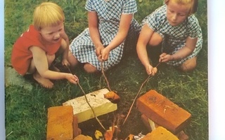 Kotiliesi N:o 16 elokuu 1963