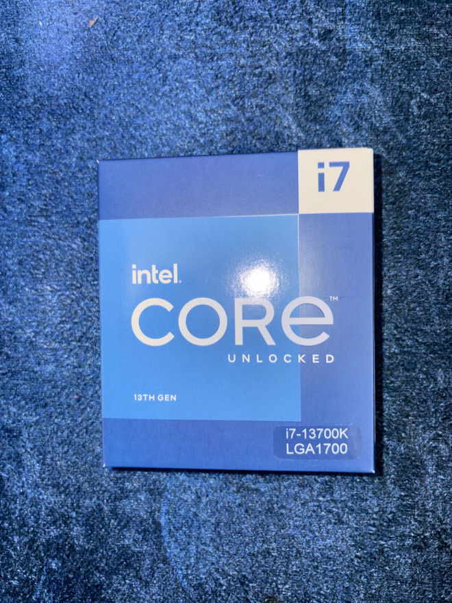 Intel i7-13700K uusi avaamaton