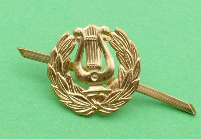Ylioppilaslyyra, hakaset 16 mm