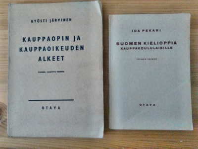 Kauppakoulun oppikirjoja 1942 ja 1943
