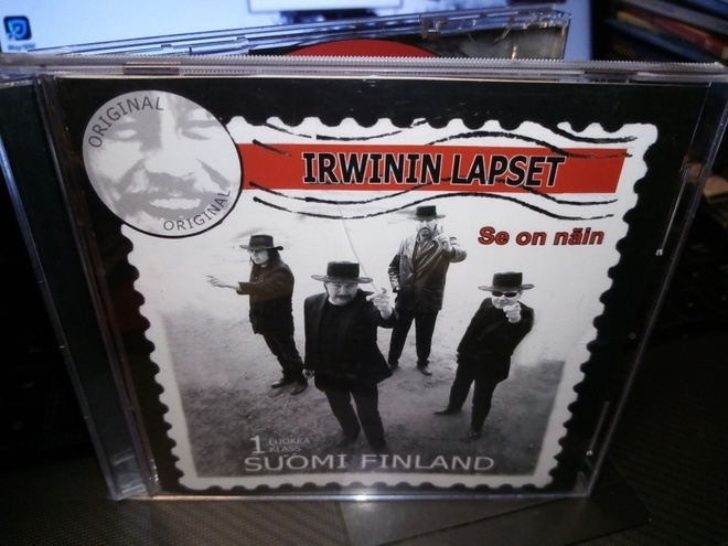 CD IRWININ LAPSET :  SE ON NÄIN ( SIS POSTIKULU)