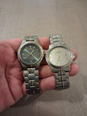 2 kpl titanium rannekelloja