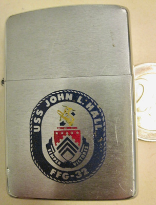 VANHA Sytytin USA Laivasto Zippo USS John L. Hall