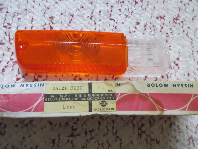 Datsun 520 etuvalo lens.