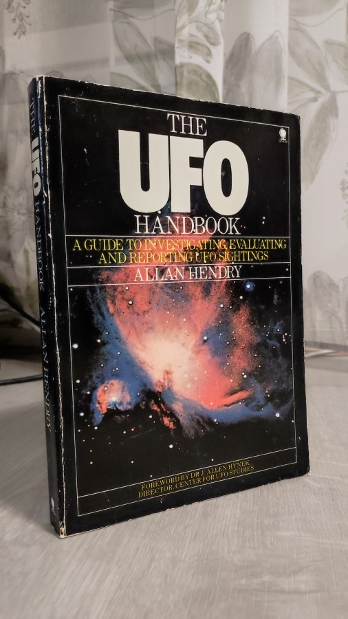 Allan Hendry: The ufo handbook