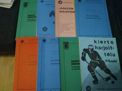 Suomen jääkiekkoliiton ja SVUL:n koulutusmateriaaleja
