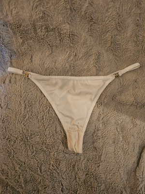 Vaaleat stringit koko s
