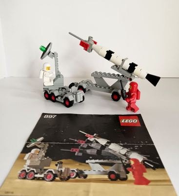 Lego space 897 Raketti laukaisualustalla vuodelta1979