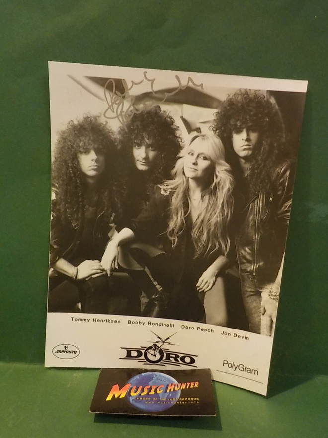 DORO - BOBBY RONDINELLIN NIMIKIRJOITUS