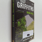 Elly Griffiths : Maan alla - pikkukuva 1