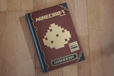 Minecraft Punakiviopas (kovakantinen) A2