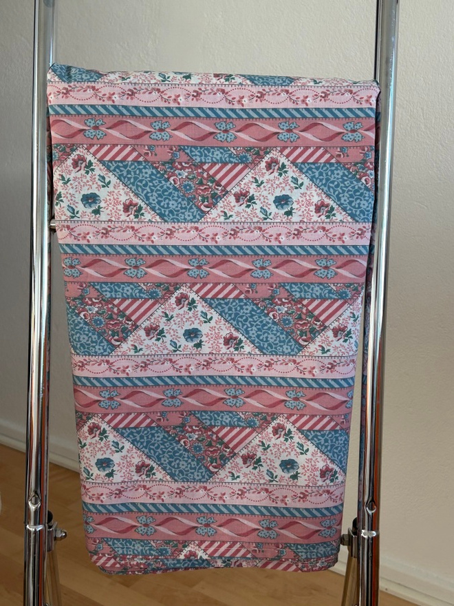 Verhokappa 90-luvulta ( 52 cm x 5 metriä )