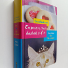 Meg Cabot : Kär? ; och Till er tjänst : en prinsessas dag... - pikkukuva 1