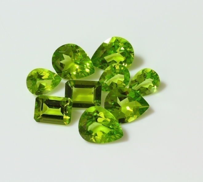 Peridootti 9 kiven setti 16.16ct, Upea laatu. SUPERHINTA!