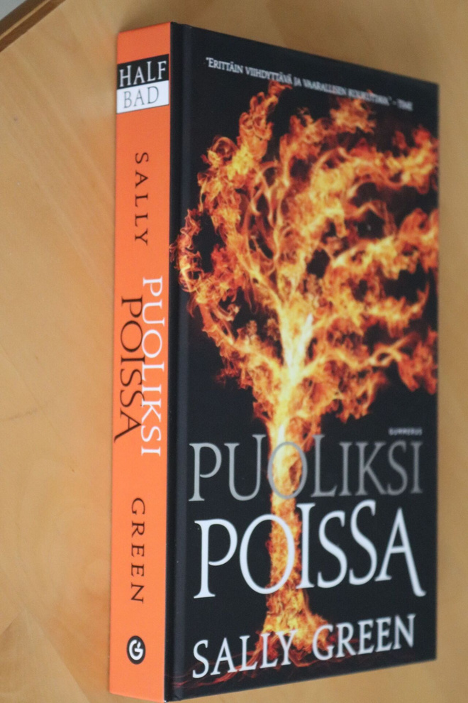Sally Green : Puoliksi poissa ( 1.p. 2016 )