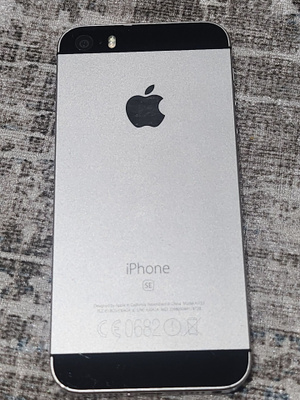 Iphone SE puhelin