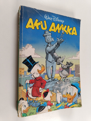 Walt Disney : Aku Ankka neljännesvuosikerta 2/2002