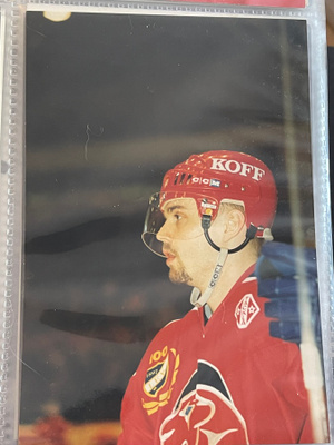 Markku Hurme (HIFK) nimikirjoitus valokuvassa
