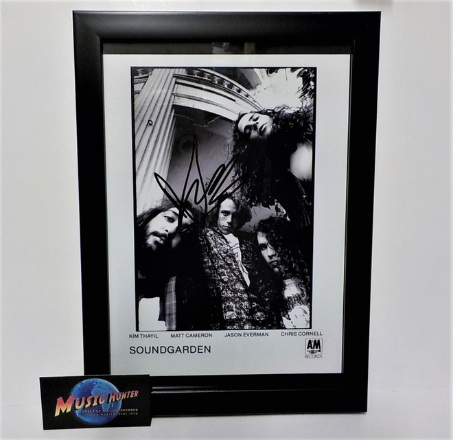 CHRIS CORNELL ( SOUNDGARDEN ) NIMIKIRJOITUS KEHYKSISSÄ