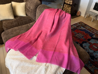 Pinkki / vaaleanpunainen kuviollinen villa hartiahuivi