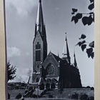 Turku, Mikaelinkirkko, poika kirkon edessä, vkpk, 1937, ei p - pikkukuva 1
