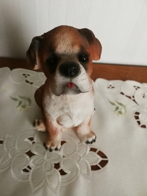Bokseri koiran pentu figuuri