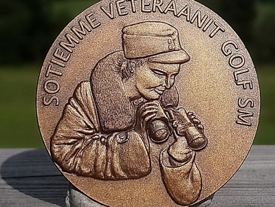 Sotaveteraani mitali. Pronssia. Valmistajan leimalla. Halkai