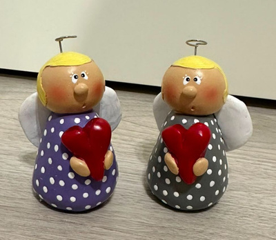 PILKULLISET ENKELIT, sydämet kädessä
