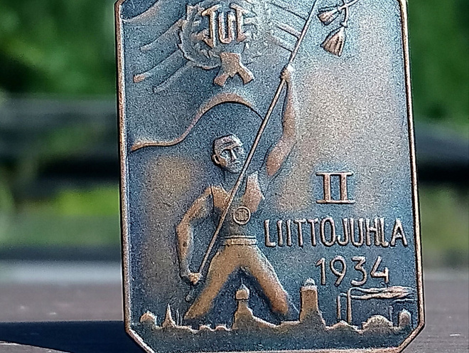 TUL:n liittojuhla 1934 -merkki, halkaisija 40 mm. Hyvässä k
