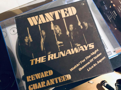 THE RUNAWAYS - WANTED (3lp, Box, Scandinavia 1977)