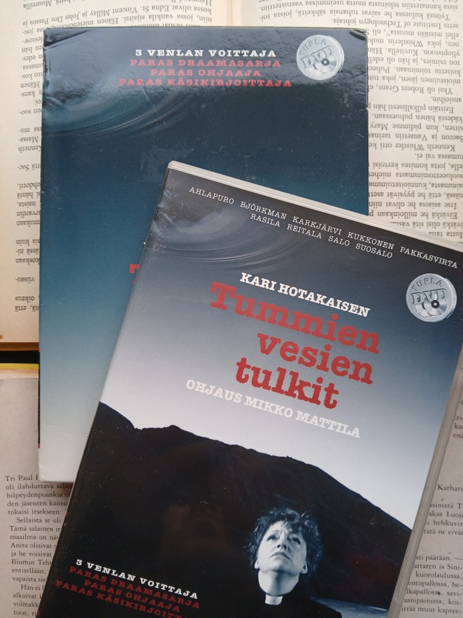 Kari Hotakaisen Tummien vesien tulkit (DVD)