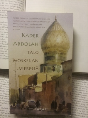 Kader Abdolah - Talo moskeijan vieressä (pokkari)