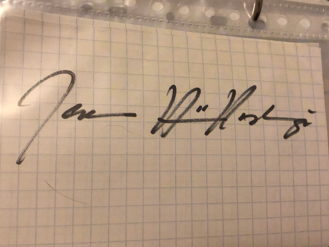 Jarno Hiilloskorpi nimikirjoitus paperilla
