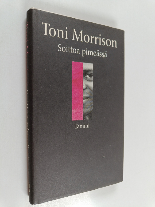 Toni Morrison : Soittoa pimeässä : valkoihoisuus ja kirja...