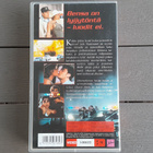 VHS: The Chase / Kaahari Katkoviivalla (Charlie Sheen 1993) - pikkukuva 2
