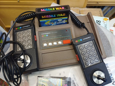 Hanimex HMG-2650 Colour Television Game System 2 peliä+ ohje