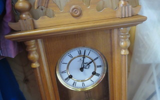 Seinäkello Junghans