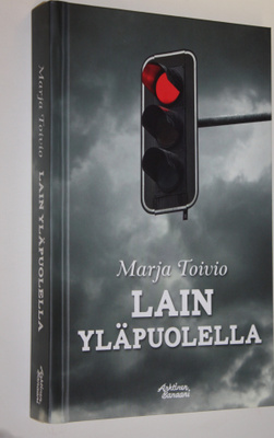 Marja Toivio : Lain yläpuolella