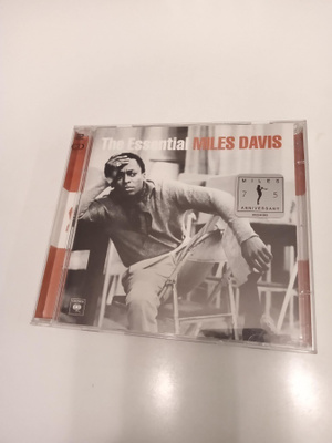 2CD The Essential MILES DAVIS ( Sis.postikulut )