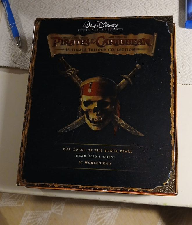 Hieno Pirates of Caribbean keräilyboksi