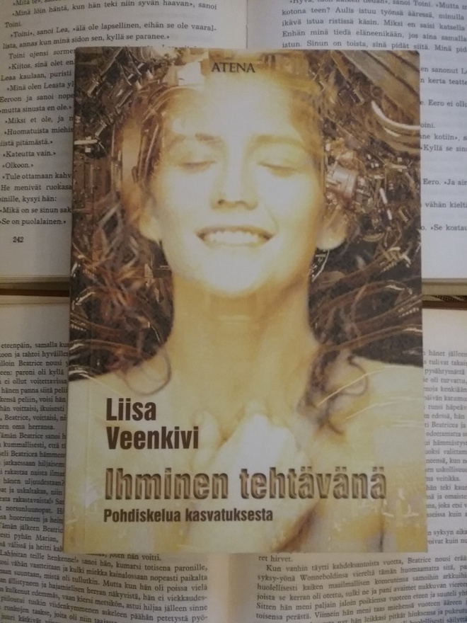 Liisa Veenkivi - Ihminen tehtävänä (nid.)