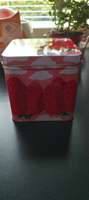 Marimekko Mansikkavuoret peltipurkki