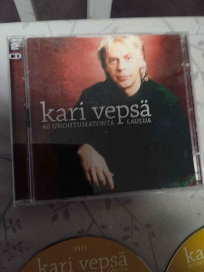 2 CD- LEVYÄ: KARI VEPSÄ : 40 UNOHTUMATONTA LAULUA