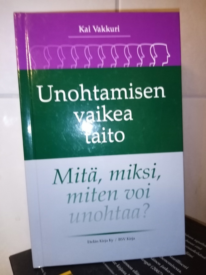 VAKKURI :  UNOHTAMISEN VAIKEA TAITO