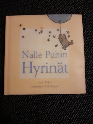 A .A.Milne Nalle Puhin hyrinät kirjanen